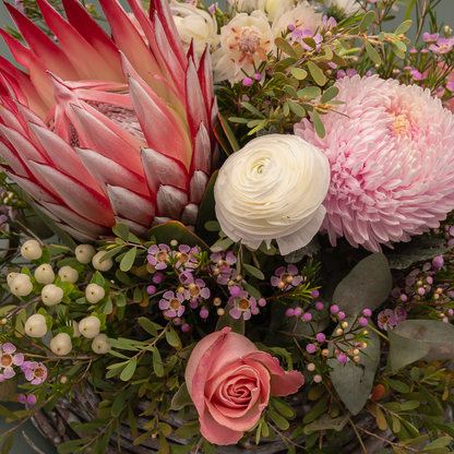 Seasonal Floral Nest